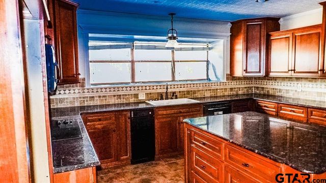 21781 CR 2160, Troup, TX 75789