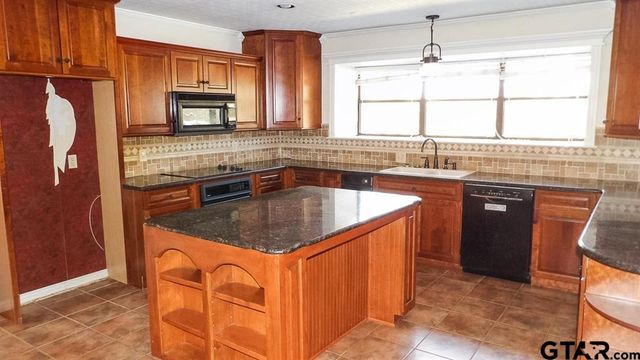 21781 CR 2160, Troup, TX 75789