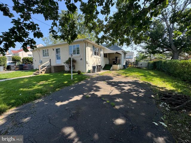 332 FERNWOOD AVE, Folsom, PA 19033