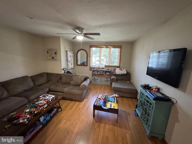 332 FERNWOOD AVE, Folsom, PA 19033