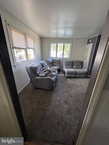 332 FERNWOOD AVE, Folsom, PA 19033