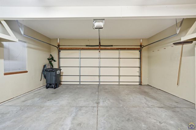 2828 Kelly Cir, Manhattan, KS 66502