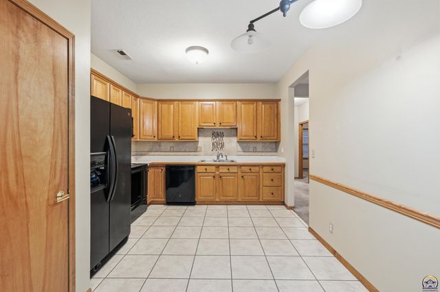 2828 Kelly Cir, Manhattan, KS 66502