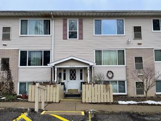 875 E Summit Street 27, Milford, MI 48381