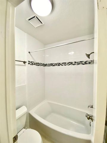 15 Tremont Woods Court, The Woodlands, TX 77381