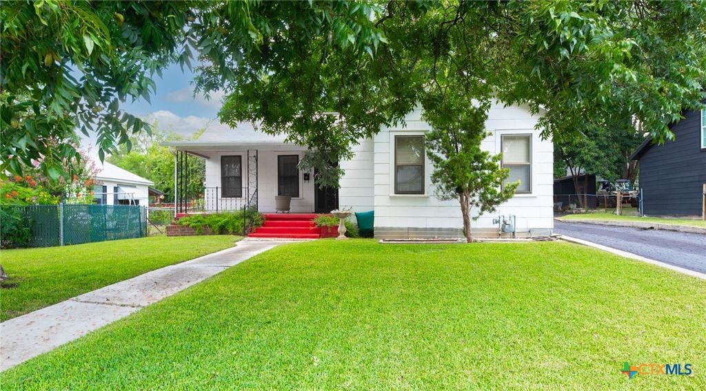 275 S Mesquite Avenue, New Braunfels, TX 78130