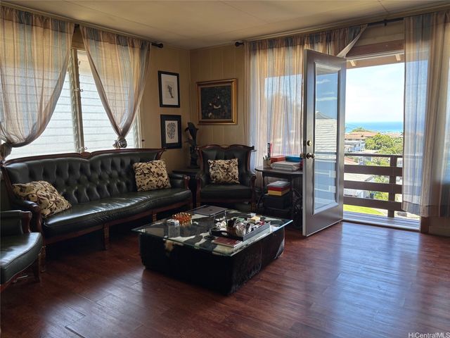 1356 Mamalu Street, Honolulu, HI 96817