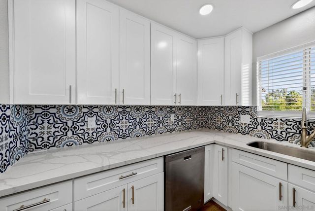 631 633 Hillside Terrace, Vista, CA 92084