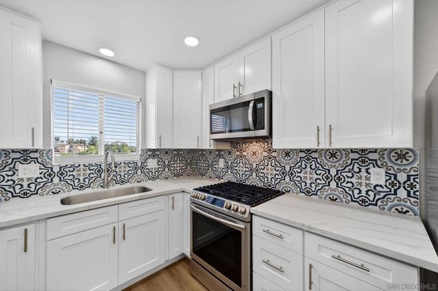 631 633 Hillside Terrace, Vista, CA 92084