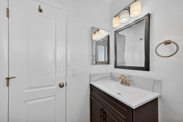 631 633 Hillside Terrace, Vista, CA 92084