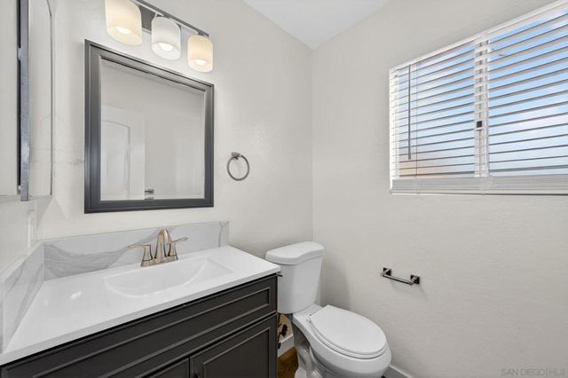 631 633 Hillside Terrace, Vista, CA 92084