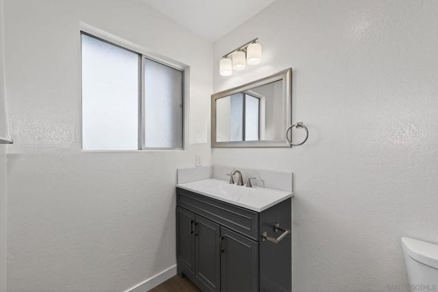 631 633 Hillside Terrace, Vista, CA 92084