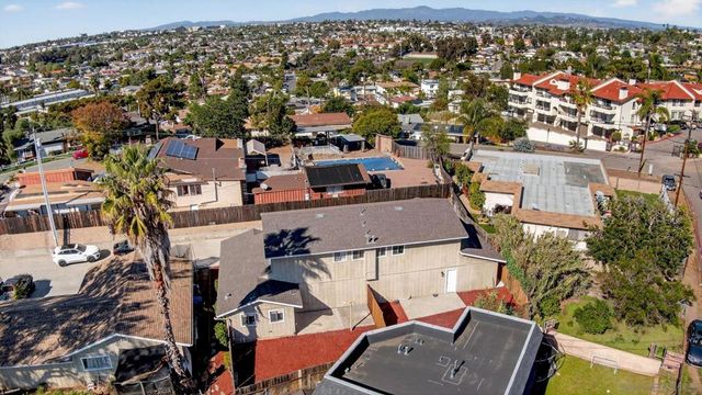 631 633 Hillside Terrace, Vista, CA 92084