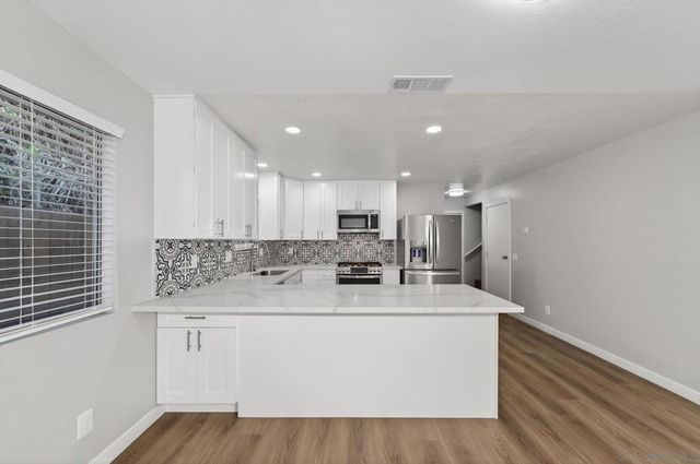 631 633 Hillside Terrace, Vista, CA 92084