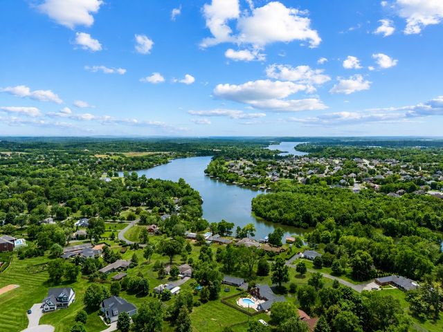 908 Lakeshore Dr, Gallatin, TN 37066