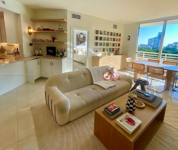 888 Brickell Key Dr 802, Miami, FL 33131