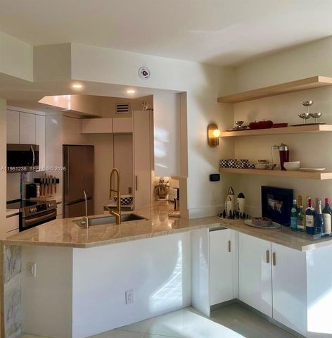 888 Brickell Key Dr 802, Miami, FL 33131