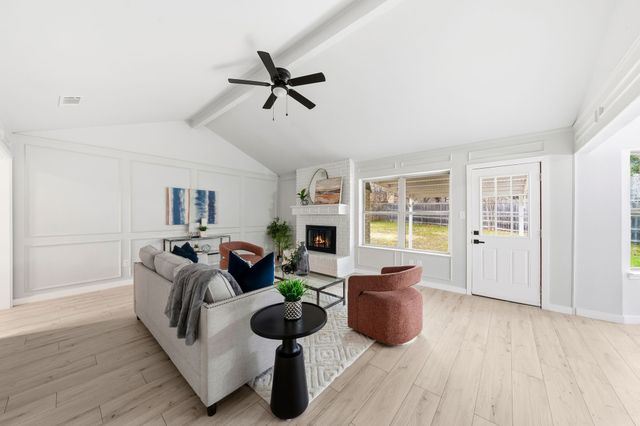 2105 Sexton Drive, Arlington, TX 76015