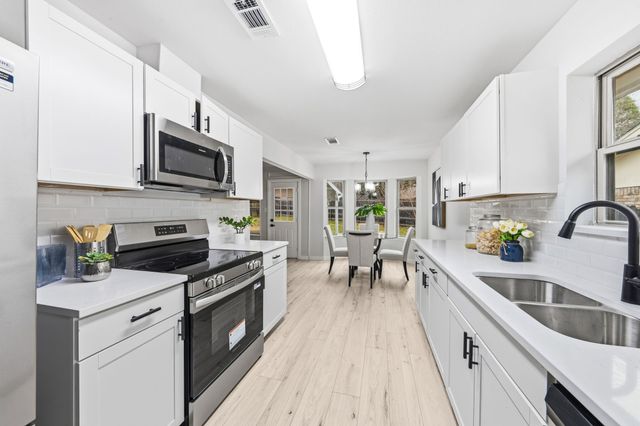 2105 Sexton Drive, Arlington, TX 76015