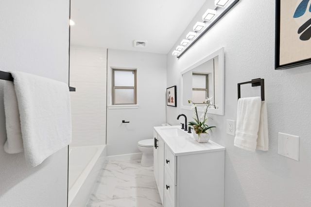 2105 Sexton Drive, Arlington, TX 76015