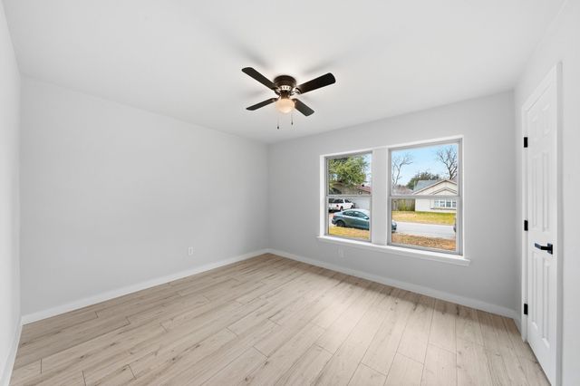 2105 Sexton Drive, Arlington, TX 76015