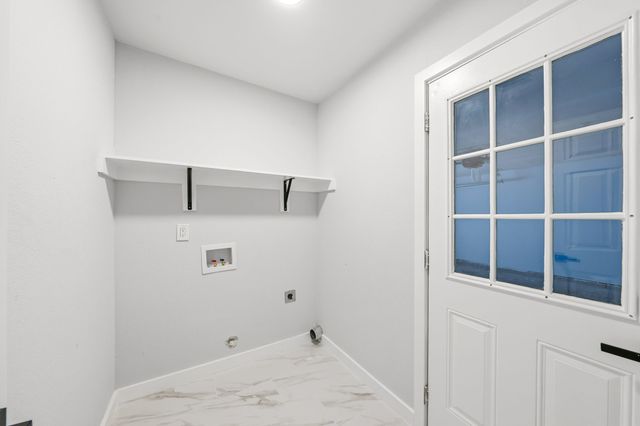 2105 Sexton Drive, Arlington, TX 76015