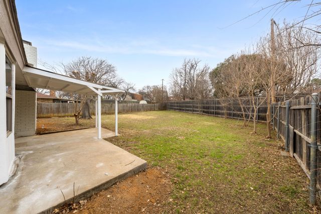 2105 Sexton Drive, Arlington, TX 76015