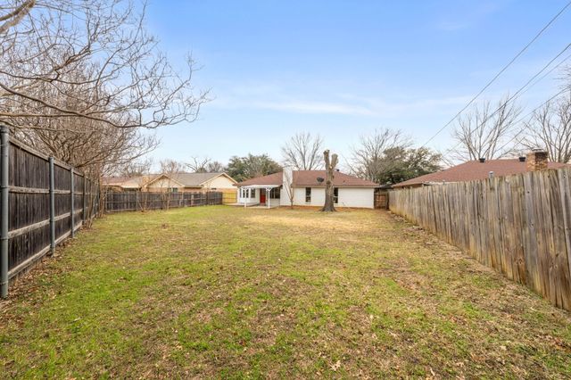 2105 Sexton Drive, Arlington, TX 76015