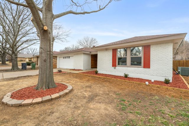 2105 Sexton Drive, Arlington, TX 76015