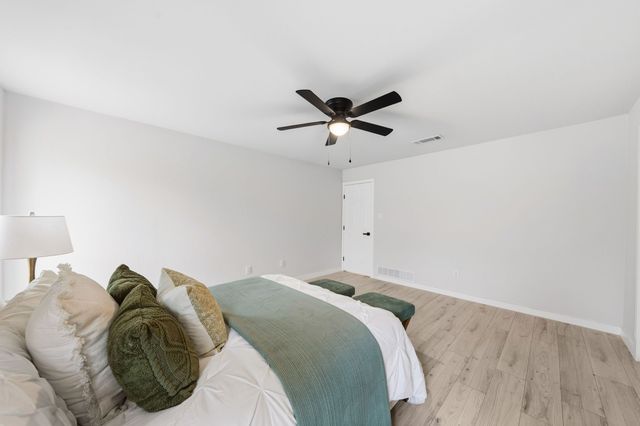 2105 Sexton Drive, Arlington, TX 76015