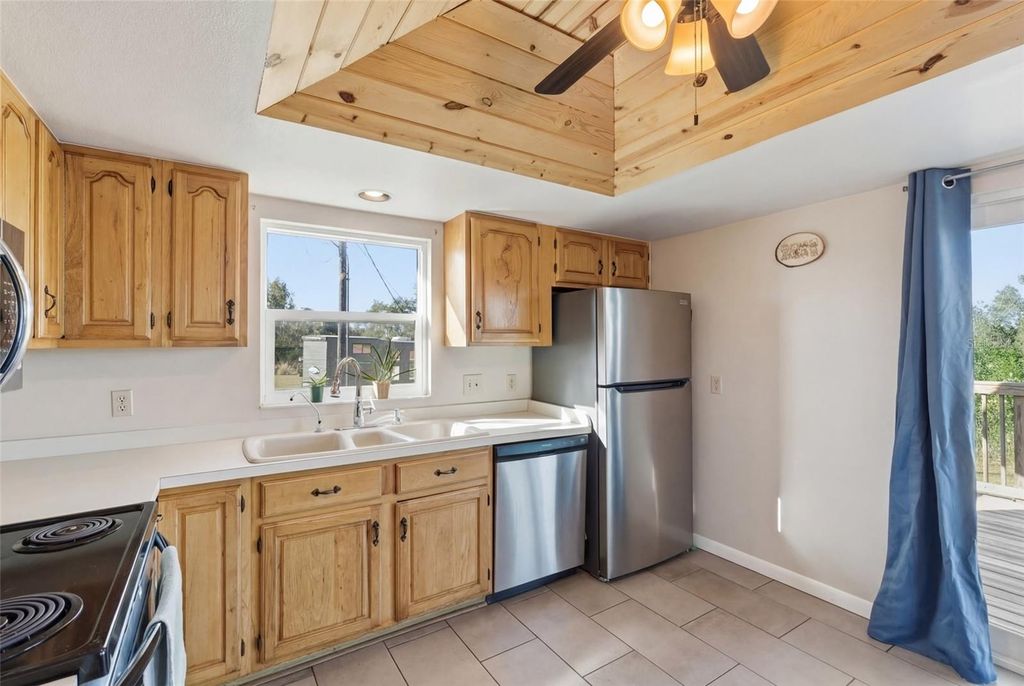 Image 19 of property listing at Address unavailable.