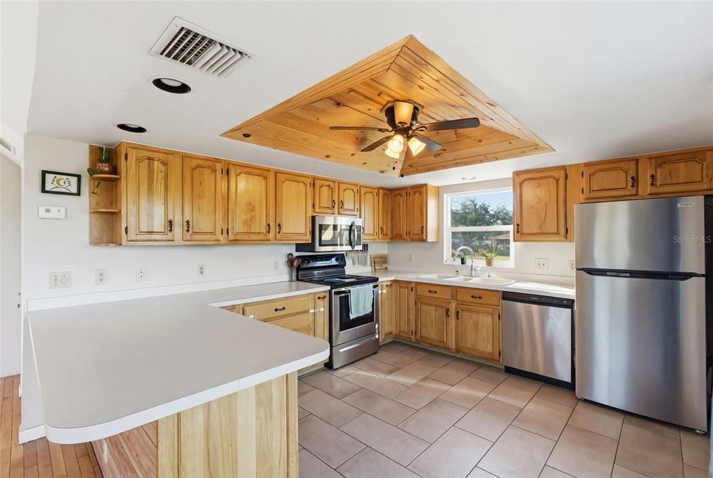 Image 20 of property listing at Address unavailable.