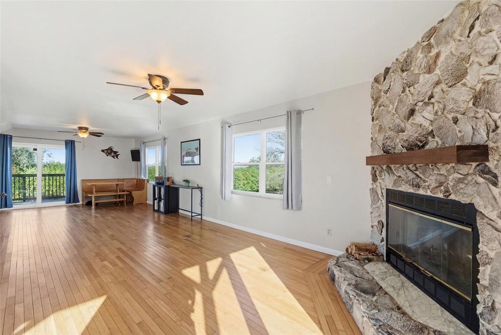 Image 5 of property listing at Address unavailable.