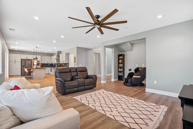 2849 Tacoma Dr, Lathrop, CA 95330