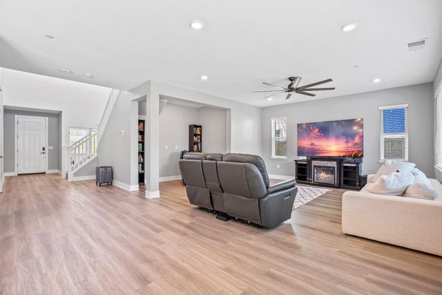 2849 Tacoma Dr, Lathrop, CA 95330