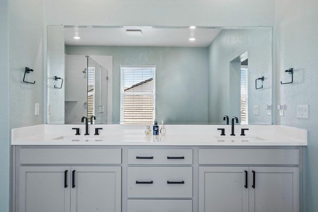 2849 Tacoma Dr, Lathrop, CA 95330