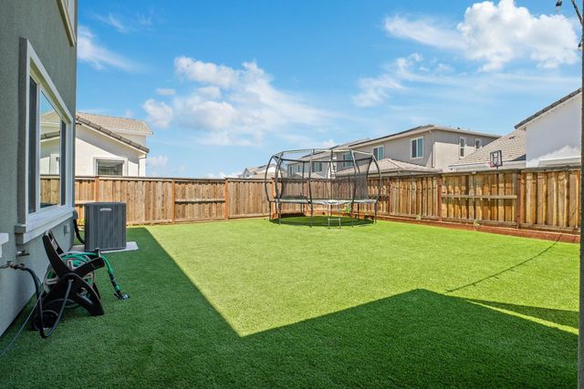 2849 Tacoma Dr, Lathrop, CA 95330