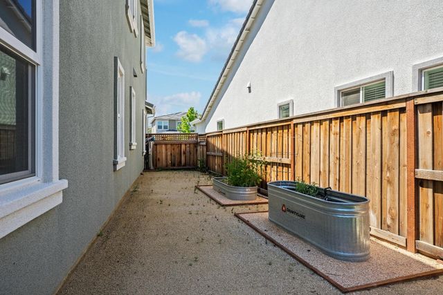 2849 Tacoma Dr, Lathrop, CA 95330