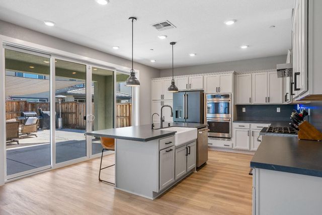 2849 Tacoma Dr, Lathrop, CA 95330