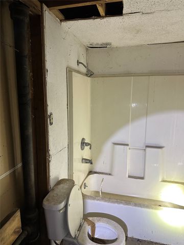 2435 Iroquois Street, Dallas, TX 75212