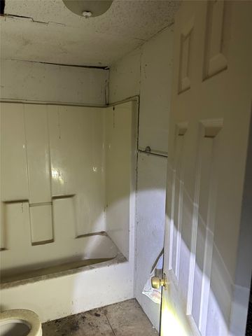 2435 Iroquois Street, Dallas, TX 75212