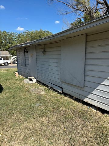 2435 Iroquois Street, Dallas, TX 75212