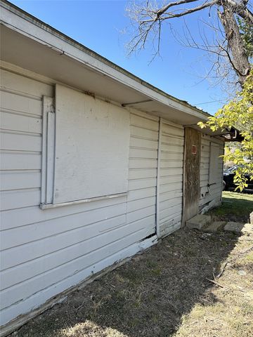 2435 Iroquois Street, Dallas, TX 75212