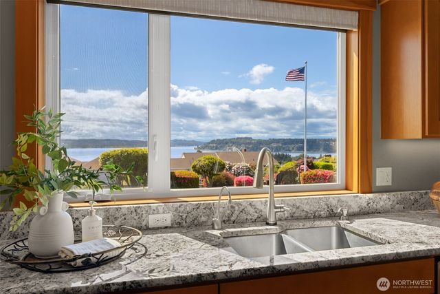 1212 S Fernside Drive, Tacoma, WA 98465