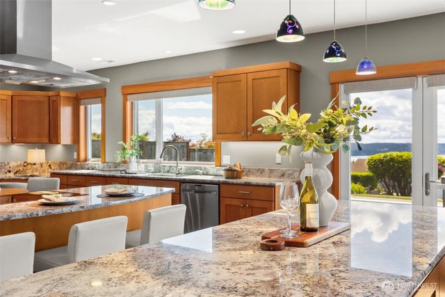 1212 S Fernside Drive, Tacoma, WA 98465