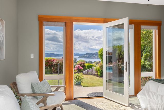 1212 S Fernside Drive, Tacoma, WA 98465