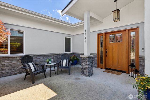 1212 S Fernside Drive, Tacoma, WA 98465