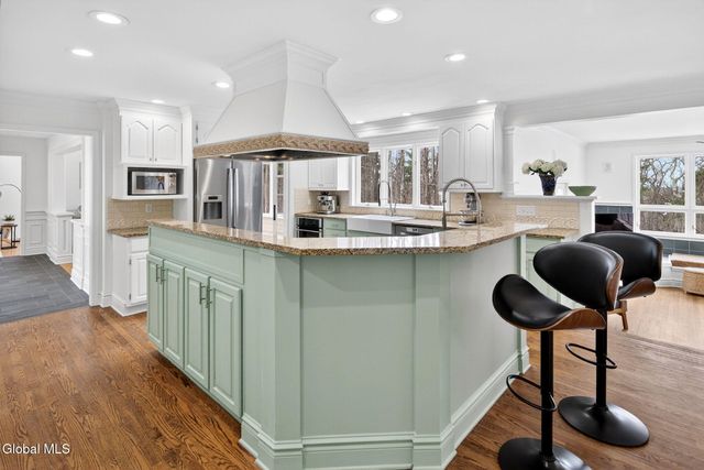 27 Indian Pipe Drive, North Greenbush, NY 12198