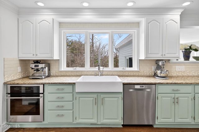 27 Indian Pipe Drive, North Greenbush, NY 12198