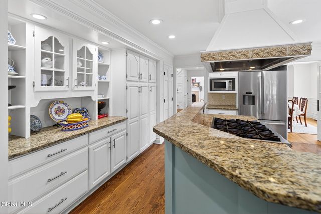 27 Indian Pipe Drive, North Greenbush, NY 12198